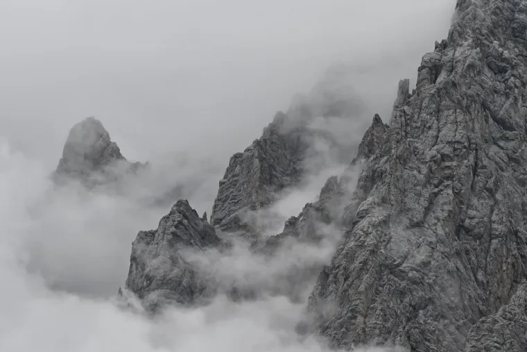 Landschaft – Tirol,Österreich, Gebirge, Nebel,Dramatisch,Mystisch, Herbst