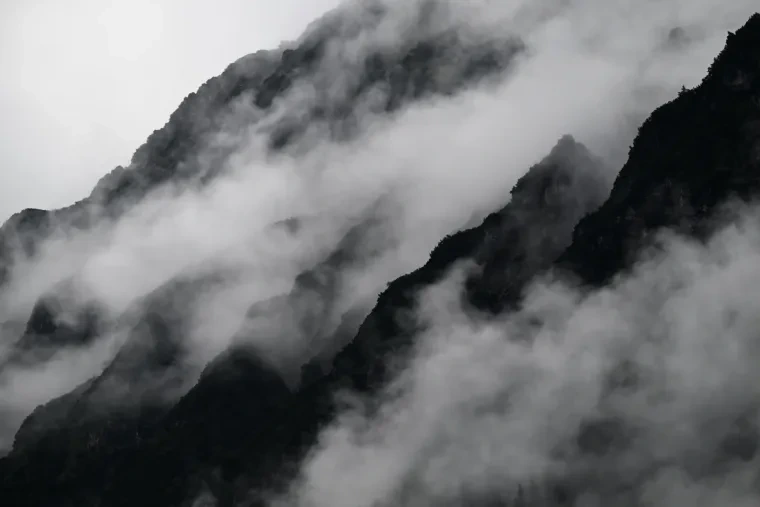 Landschaft – Tirol,Österreich, Gebirge, Nebel,Dramatisch, Herbst