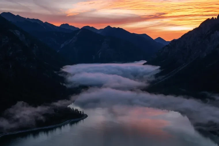 Landschaft – Plansee,Tirol,Alpen, See,Berge, Nebel,Sonnenaufgang,Dramatisch,Malerisch,Spiegelung, Herbst