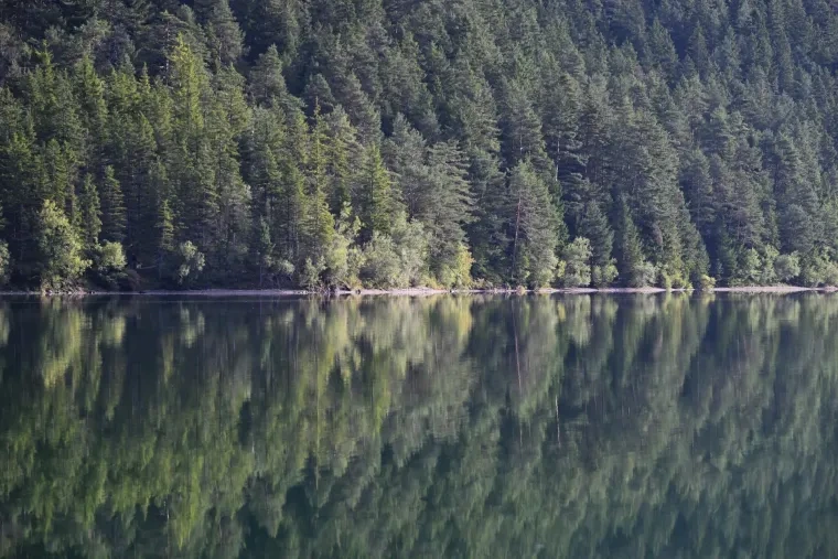 Landschaft – Heiterwanger See,Tirol,Alpen, See, Spiegelung,Malerisch, Herbst