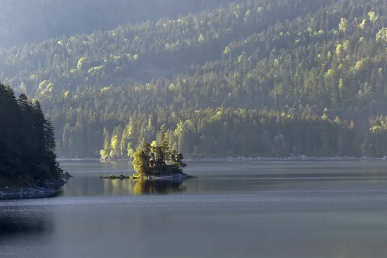Landschaft – Garmisch Partenkirchen,Eibsee, See, Malerisch,Mystisch, Frühling