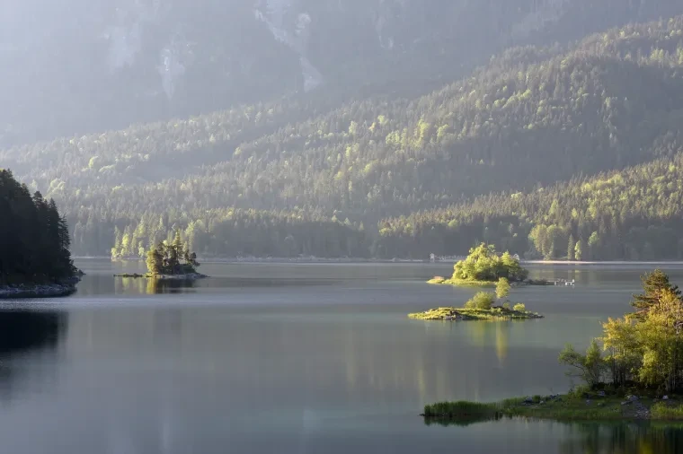 Landschaft – Garmisch Partenkirchen,Eibsee, See, Malerisch,Mystisch, Frühling