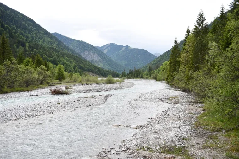 Landschaft – Garmisch Partenkirchen, Flusslandschaft, Malerisch, Frühling