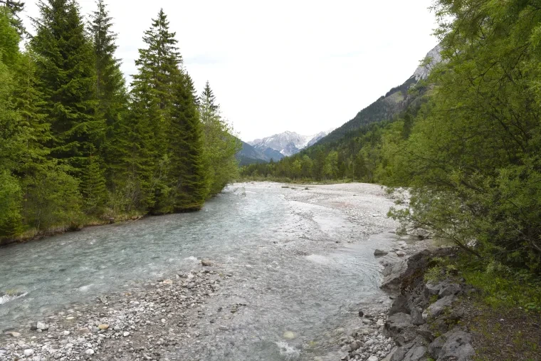 Landschaft – Garmisch Partenkirchen, Flusslandschaft, Malerisch, Frühling