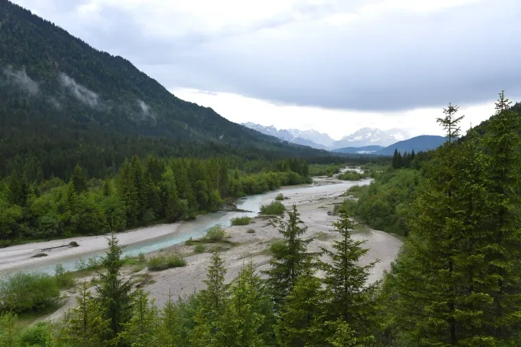 Landschaft – Garmisch Partenkirchen, Flusslandschaft, Malerisch, Frühling