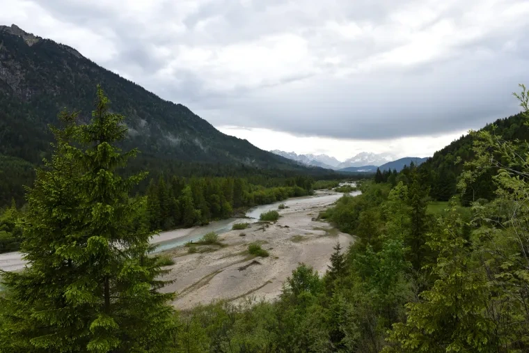 Landschaft – Garmisch Partenkirchen, Flusslandschaft, Malerisch, Frühling