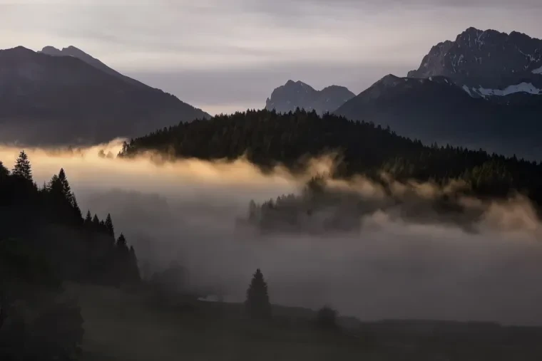 Landschaft – Garmisch Partenkirchen, Gebirge, Nebel,Mystisch,Dramatisch, Frühling