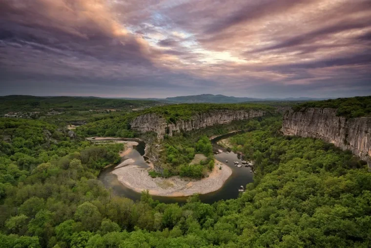 Landschaft – Gorges de l'Ardèche, Flusslandschaft, Sonnenuntergang,Dramatisch,Malerisch, Frühling