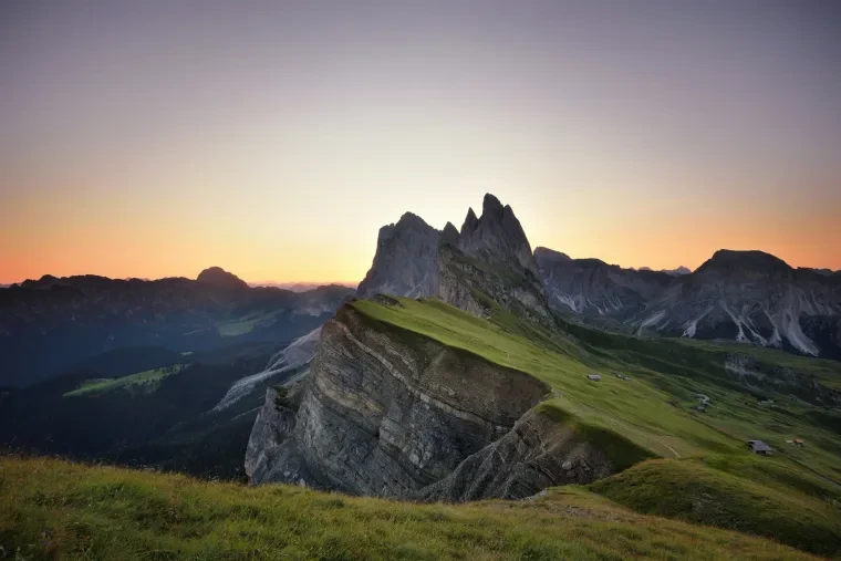 Landschaft – Dolomiten,Alpen,Seceda, Gebirge, Sonnenaufgang,Dramatisch,Malerisch, Sommer