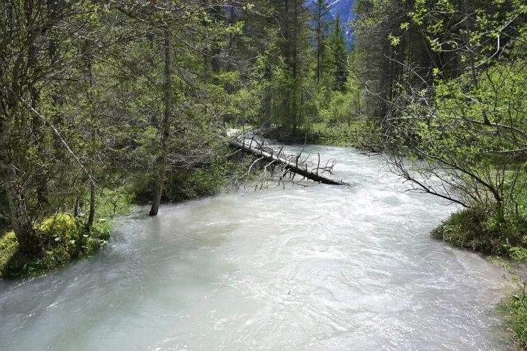 Landschaft – Dolomiten, Flusslandschaft, Dramatisch, Frühling