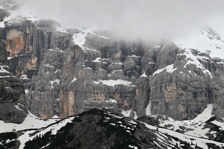 Landschaft – Dolomiten, Gebirge, Nebel, Frühling