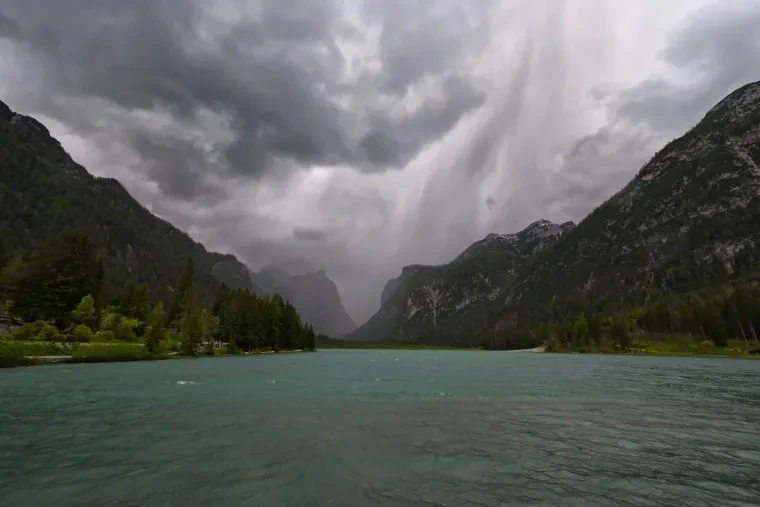 Landschaft – Dolomiten, See, Dramatisch, Frühling