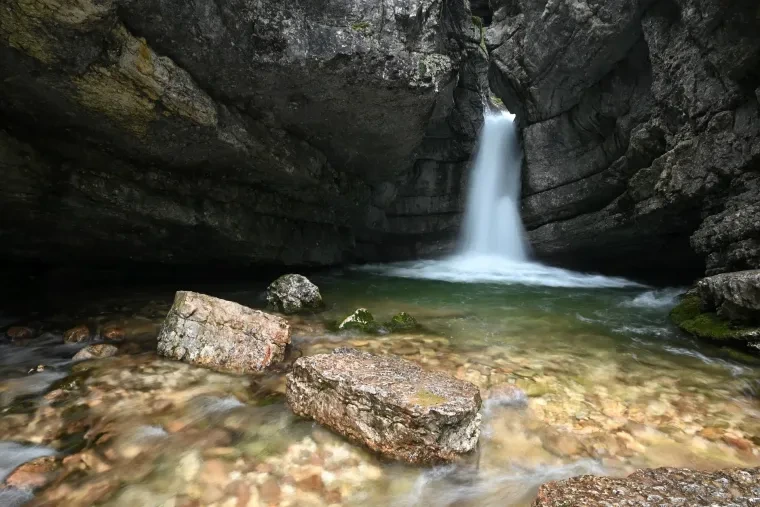 Landschaft – Dolomiten,Alpen, Wasserfall, Malerisch, Frühling