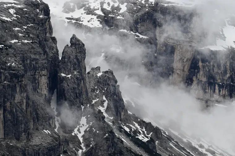 Landschaft – Dolomiten, Gebirge, Nebel, Frühling