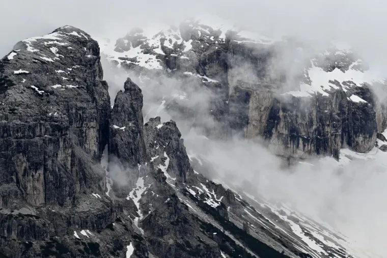 Landschaft – Dolomiten, Gebirge, Nebel, Frühling