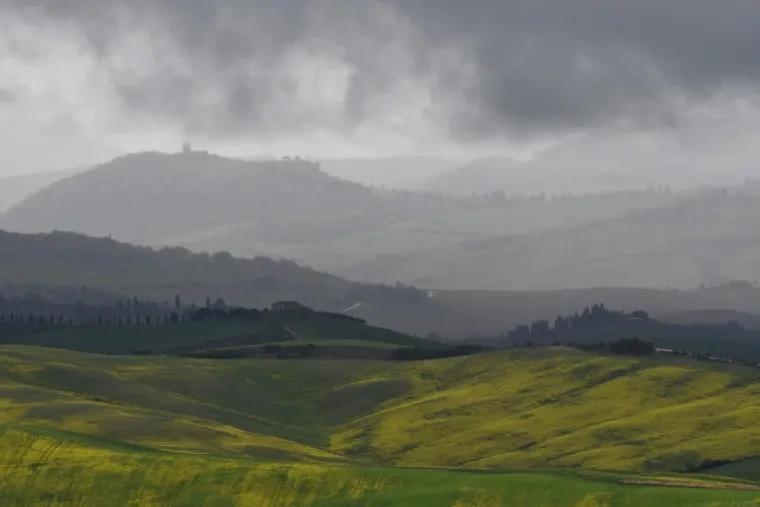 Landschaft – Toskana, Hügelland,Kulturlandschaft, Nebel,Morgenlicht,Malerisch, Frühling